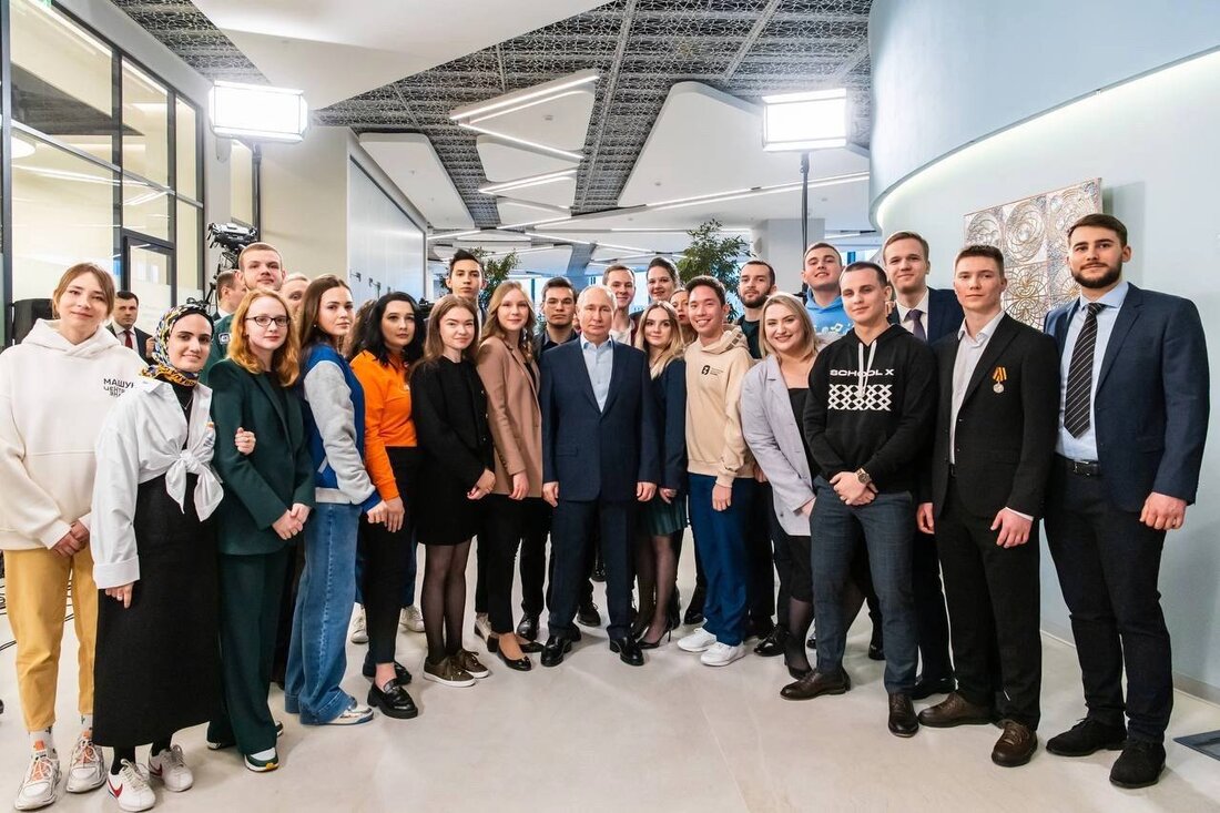 studentka nngu prinyala uchastie vo vstreche s prezidentom rossii vladimirom putinym 1