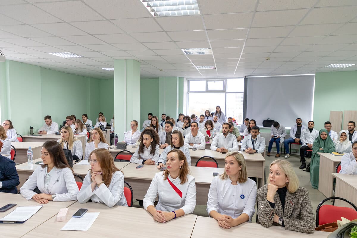 okolo 2000 studentov medikov iz 46 stran obuchayutsya v universitete lobachevskogo