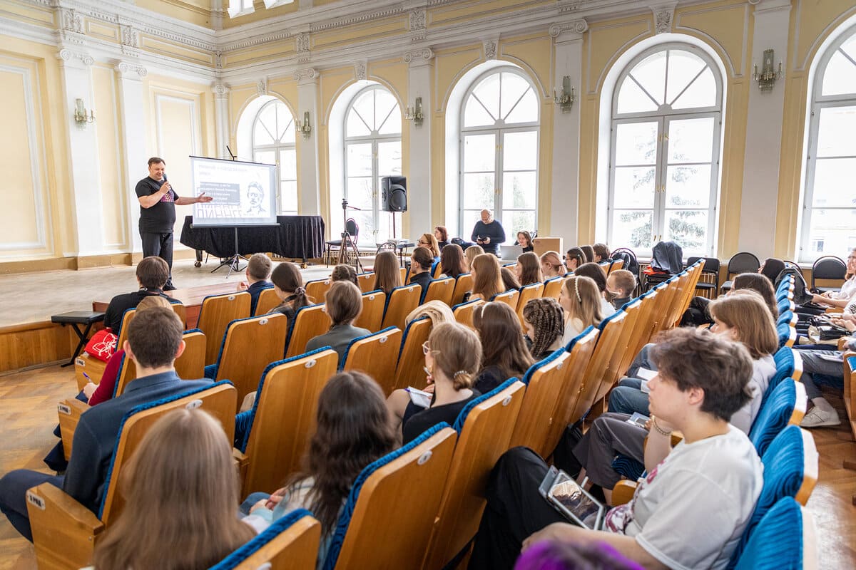 v universitete lobachevskogo dan start molodyozhnomu mediaintensivu linngvotur 1