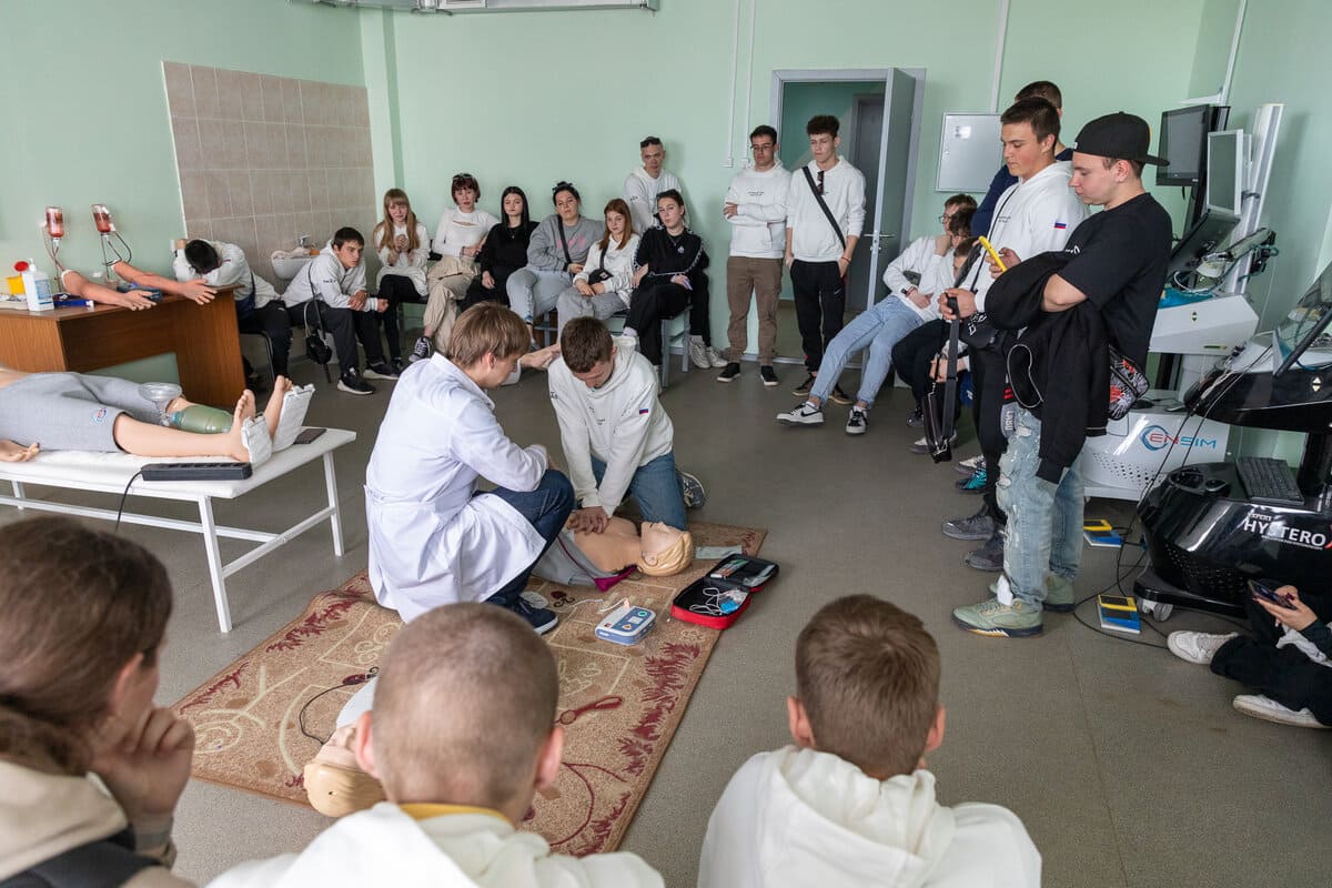 160 shkolnikov iz dnr posetili universitet lobachevskogo 1