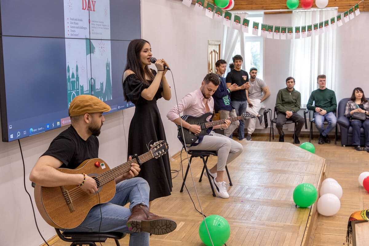 bolee 150 studentov nngu sobral prazdnik posvyashchyonnyj kulture alzhira