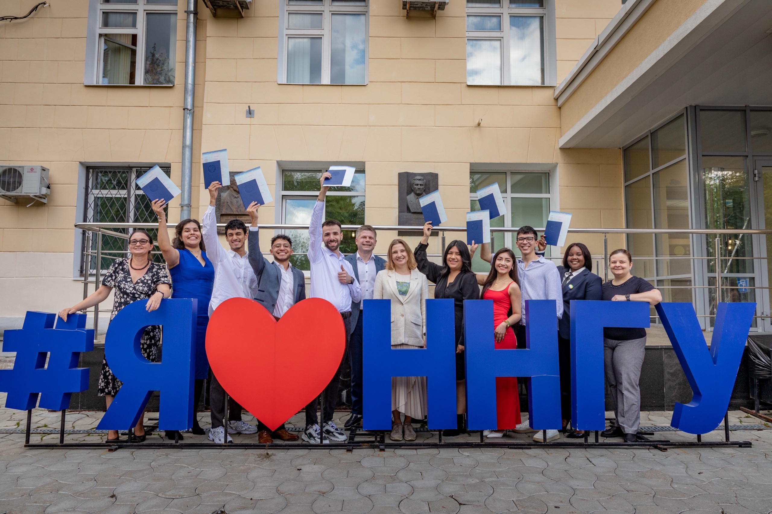 V NNGU proshlo vruchenie diplomov inostrannim studentam Instituta ekonomiki