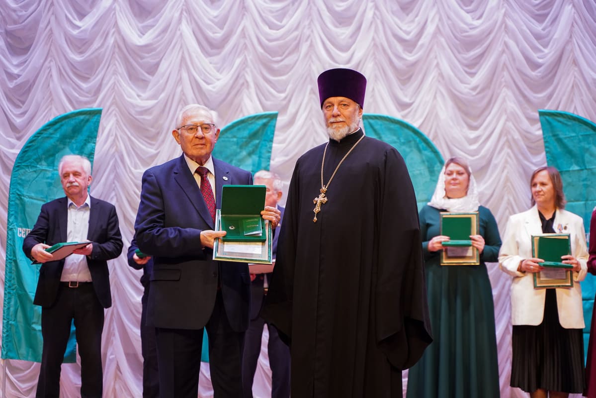 prezident nngu roman strongin nagrazhdyon ordenom za grazhdanskuyu doblest i chest 1