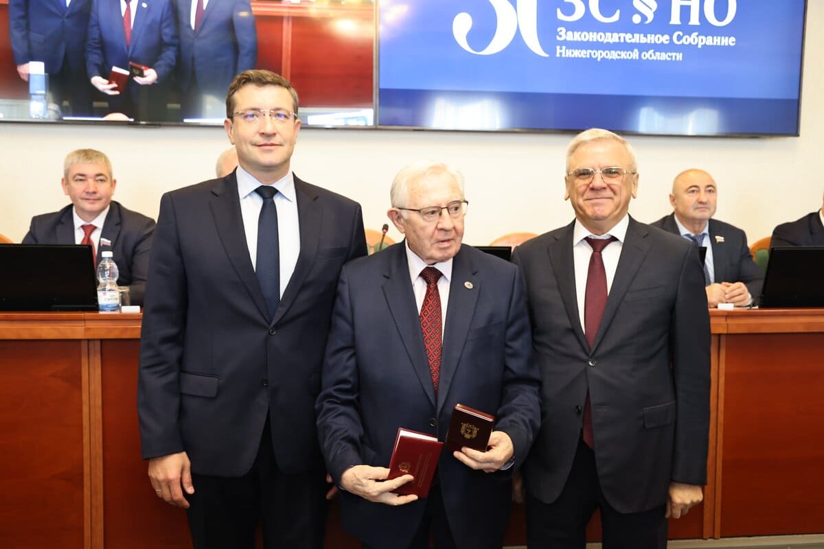prezident nngu roman strongin nagrazhdyon ordenom za grazhdanskuyu doblest i chest