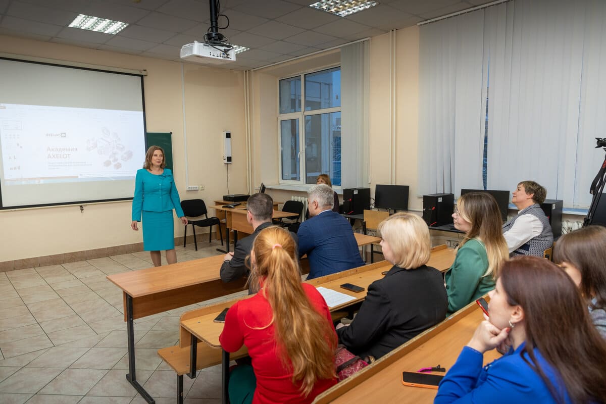 v inehk nngu otkryli laboratoriyu cifrovyh tekhnologij axelot lab