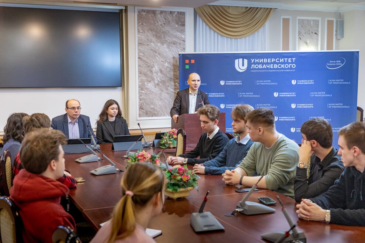 zimnyaya shkola po programmirovaniyu dlya risc v prodolzhaetsya v nngu 1